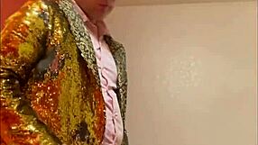 mchenry cruiser gets blowjob during standup comedy