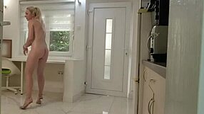 i flashed the delivery guy naked and you won't believe his reaction