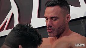 गे गाइज मूवी में बिग बना रहे हैं