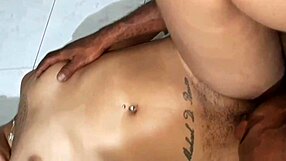 Tigresa casually gives her ass to the big-dicked security guard