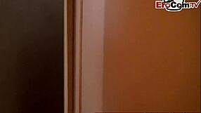 एशियन स्टूडेंट ने जर्मनी में धोखा दिया, फेशियल फिनिश के साथ