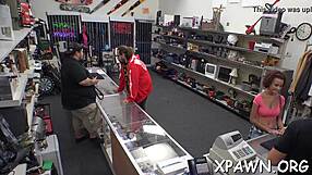 बिग हार्ड पेनिस स्लट्टी अमेचर में एंटर करता