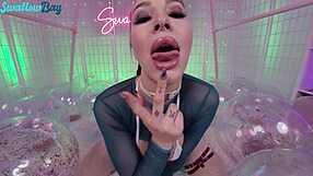 स्वैलोबे की बस्टी ब्रुनेट मेलिसा स्ट्रैटन को डीपथ्रोट और डॉगीस्टाइल की चाहत