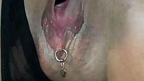 हॉट लड़की और मिल्फ के साथ जबरदस्त 19 साल की स्क्वर्टिंग शो