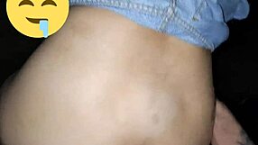 Esposa exposes tight ass at window for hungry admirers