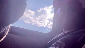 मेक्सिकन लड़का बस में ब्लोजॉब लेता है 😏