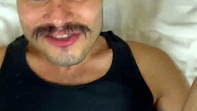 सेक्सी डैडी ने मेरे बालों वाले छेद को पार्ट 4 में बेयरबैक चोदा