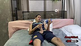 प्राइमो हेटेरो मुठ मार रहा था, मैंने दोस्ताना हाथ से राहत दी