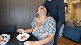 बस्टी एशियन ने ब्रेस्टफीडिंग का हिंट दिया, वाइल्ड हैंडजॉब और इंटररेशियल एक्शन के साथ