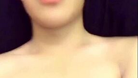 गे वियतनामी ब्लूड पर क्यूट हैंडजॉब लाइव