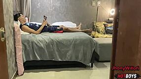 प्राइमो हेटेरो मुठ मार रहा था, मैंने दोस्ताना हाथ से राहत दी