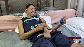 प्राइमो हेटेरो मुठ मार रहा था, मैंने दोस्ताना हाथ से राहत दी