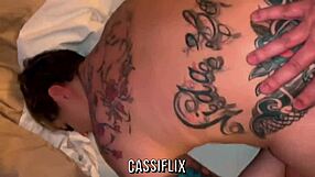 फॉलोअर्स के लिए लाइव कर रही थी जब शरारती लड़कों ने मुझे ड्रिल कर दिया