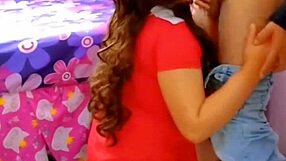 मेरी क्यूट लैटिना स्टेपडॉटर ने पकड़ा और अब पहली बार जोरदार चुदाई की मांग कर रही है