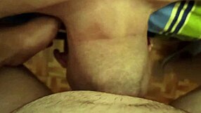 मैं इस डीपथ्रोट फेस फकिंग से बुरी तरह घुट रही हूँ, दर्द हो रहा है पर मज़ा भी आ रहा