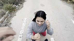 उफ्फ, उसने 200 यूरो के लिए वहीं चूस लिया
