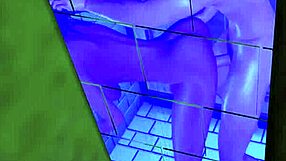 पड़ोसी ने हमें शावर करते कैम पर पकड़ लिया, देखना है?