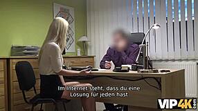 ब्लॉन्ड नाथली टेगेस समस्याओं को वाइड फैलाकर हल करती है