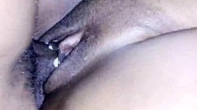 कर्वी गर्ल नेक्स्ट डोर ट्रेंडिंग डॉर्म एक्शन में बिग अस्स से डोमिनेट करती है