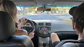 टीएस रिया बेंटले ने कारमेल गॉड के साथ पसीने वाली हॉट वर्कआउट की