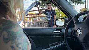 टीएस रिया बेंटले ने कारमेल गॉड के साथ पसीने वाली हॉट वर्कआउट की