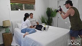 सर्फर ब्रो कार्टर स्मिथ मस्कुलर लूना लोपेज को रफ डॉगीस्टाइल में बेंड करता है