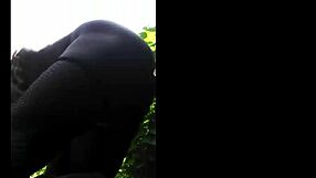 Dude, flexible ebony babe gets outdoor pussy pounding! 😍