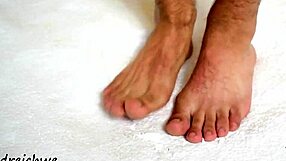 I admire this man's huge sexy feet in high definition
