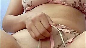 Dándome placer sola uwu 😏