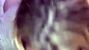 मैं 10 मिनट तक ब्लोंड स्लट के रूप में डीपथ्रोटिंग की दीवानी हूँ।