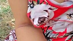 a loira gostosa esta masturbando ate o orgasmo com tetas naturais