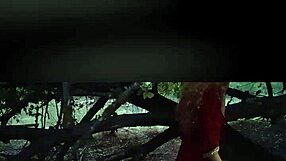 खेत में खोई लड़की की अनजान शख्स से अनपेक्षित मुलाकात