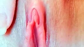 उसने मेरी टाइट चूत चूसी जब तक मैं जोर से झड़ी