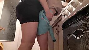 घर खाली होने का इंतज़ार किया और सौतेली बेटी को जोर से पेला—पूरा मज़ा!