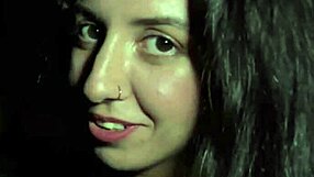 शरारती बीवी ने दो लड़कों को वाइल्ड थ्रीसम के लिए बुलाया, कुकोल्ड पति के सामने