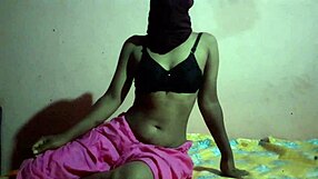 धोखेबाज टीन कॉलेज गर्ल को सीनियर स्टड ने हार्ड ड्रिल किया