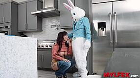 Hot milf gets surprised with a deepthroat in kitchen