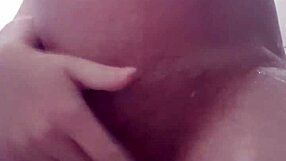 Pregnant girlfriend enjoys golden shower