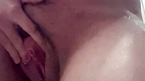 Pregnant girlfriend enjoys golden shower