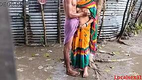 बंगाली बौदी रैनी को localsex31 ने आउटडोर जोरदार सेक्स में ठोका