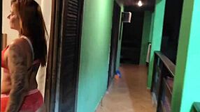 पट्रोआ ने मुझे ओवरटाइम के लिए बुलाया और मैंने उसकी गांड फाड़ दी!