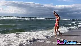 Joelina Poses Naked On Beach Exposing Body!