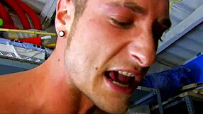 la bella bruna vogliosa di sesso anale si fa scopare il culo nel cantiere