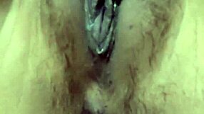 इंडोनेशिया की लड़की टाइट POV में उंगली खेल से तड़पाती है