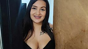 hermosa latina morena de medellin colombiana tatuadora de grandes tetas y hermoso culo en escena