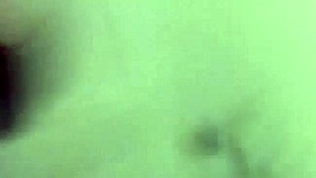 मेरी गर्लफ्रेंड Tonya ने घरेलू क्लिप में बड़ी बालों वाली गांड दिखाई