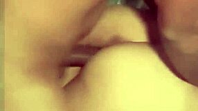 मेक्सिको की मोरेनिता बाहर झुककर वाइल्ड डॉगीस्टाइल सेशन में