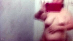 मेरी गर्लफ्रेंड Tonya ने घरेलू क्लिप में बड़ी बालों वाली गांड दिखाई