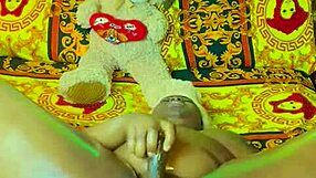 Sundaydogood614 Shows Off Her Shaved Pussy In Homemade Amateur Vid