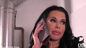 इंडियन मिल्फ डबल एनल पेनेट्रेशन में गहरी इच्छाएं महसूस करती है